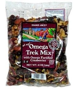 Trader Joe's Trail Mix // Simple lightweight backpacking food ideas from breakfast to dinner. These are delicious, easy to prepare & require little cleanup.