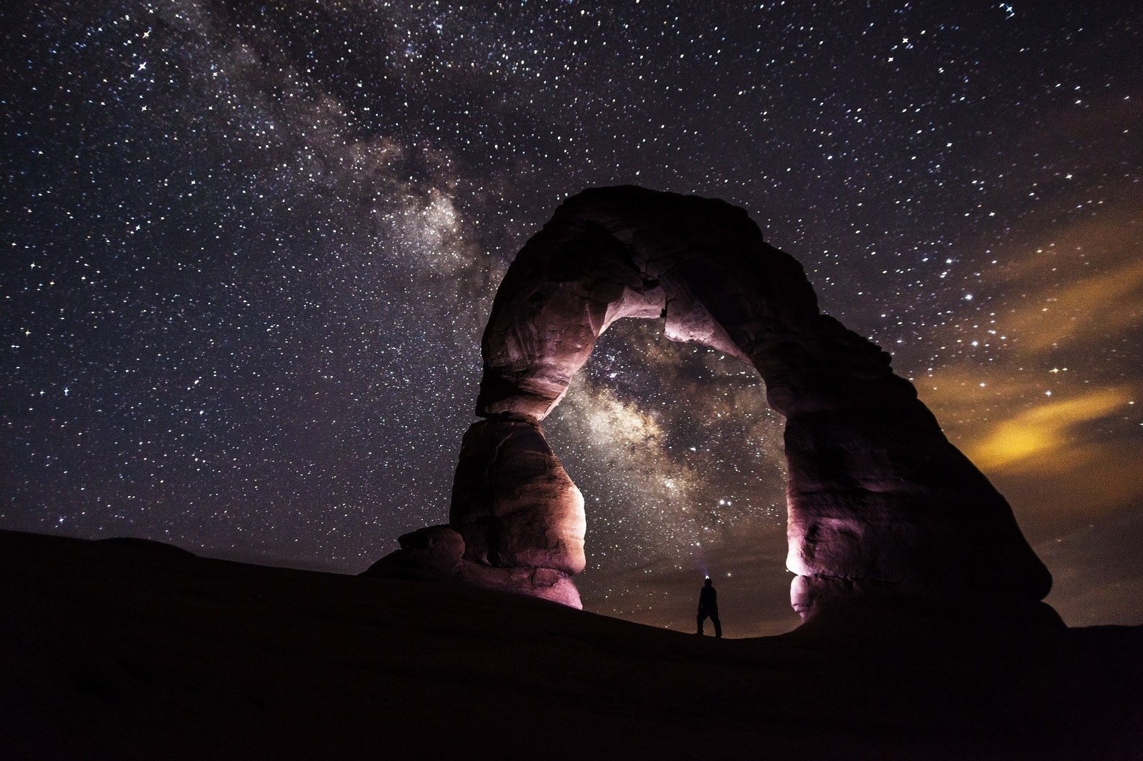 Delicate Arch under the night sky // A round-up of the best hikes in Utah. Explore Utah's epic landscapes and get tips for tackling these bucketlist trails.