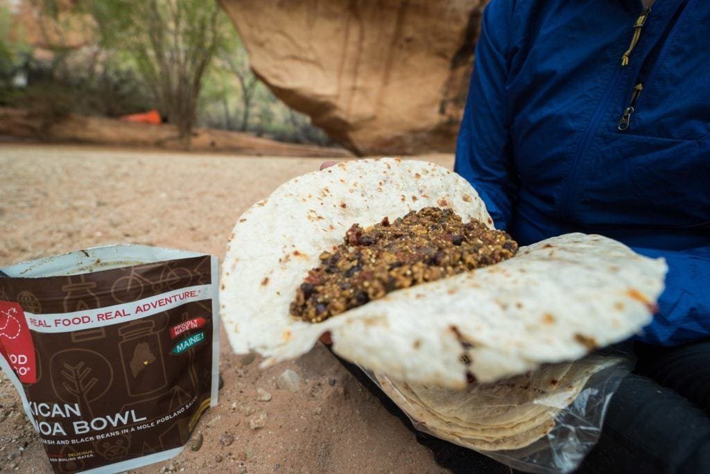 Good To-Go Backpacking Meals // Simple lightweight vegan backpacking food ideas from breakfast to dinner. These are delicious, easy to prepare & require little cleanup.