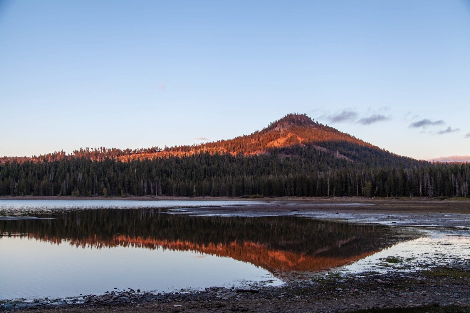 Snag Lake // Plan your Lassen National Park hikes with our roundup of the best hikes, including boiling hot pots, alpine lakes, and big summits.