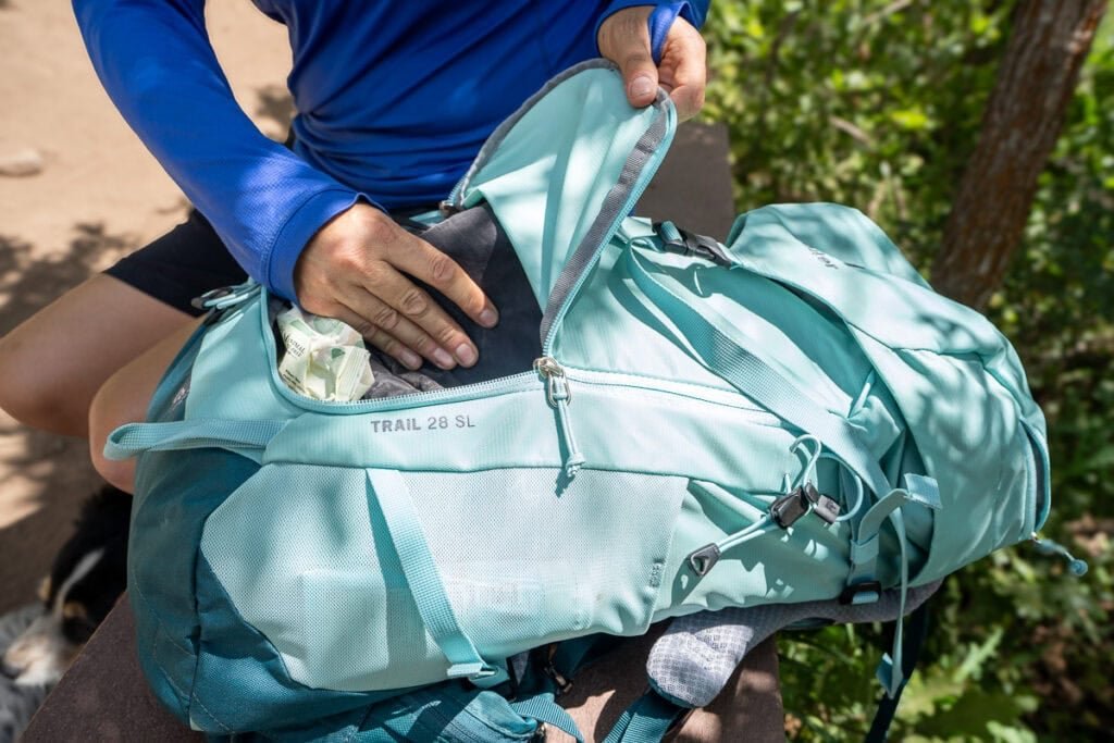 Closeup of the bottom zipper leading to the main compartment in the deuter trail 28 sl hiking backpack
